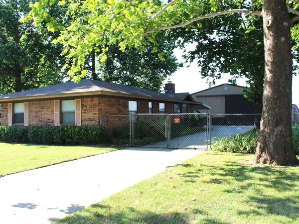 806 North St, Maysville, OK 73057