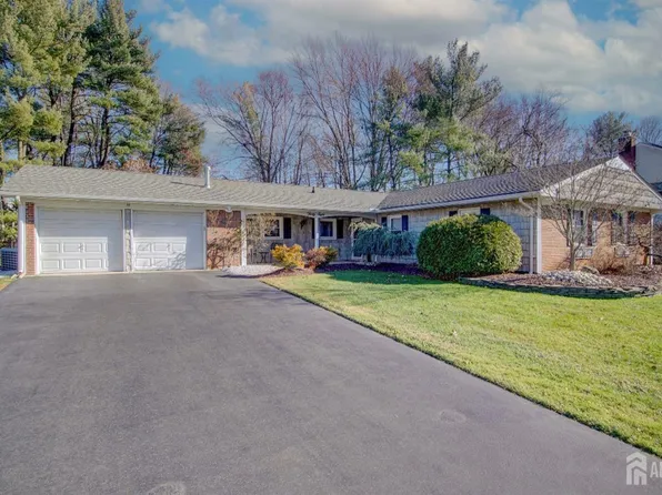 38 Mistletoe Dr, Matawan, NJ 07747
