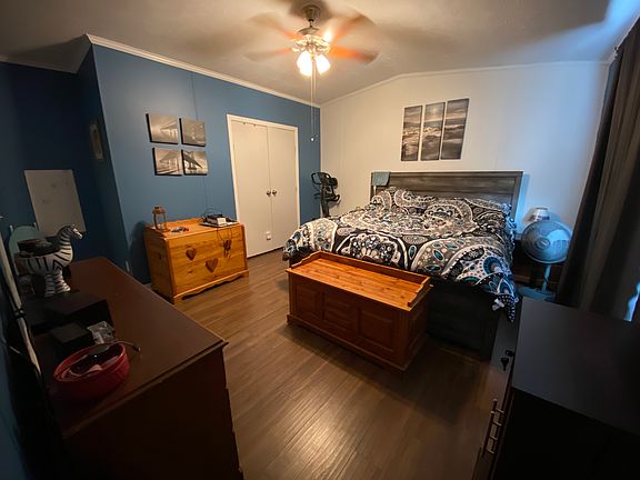 Laminate flooring throughout