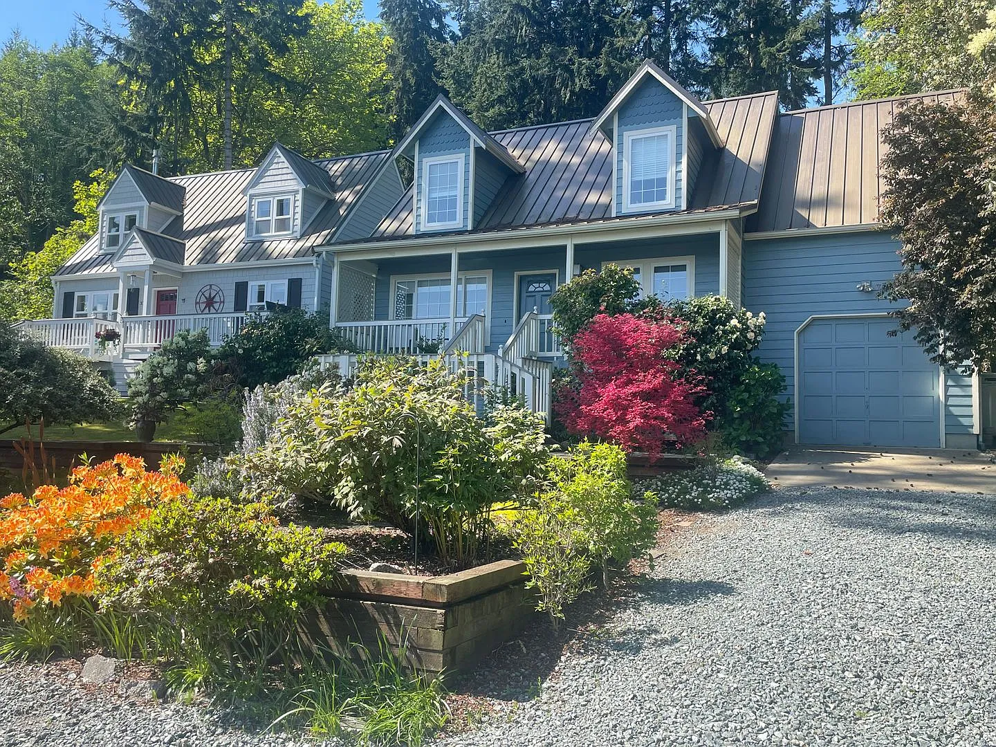 Stunning View With This Cape Cod Cottage In Langley! — Photo 4