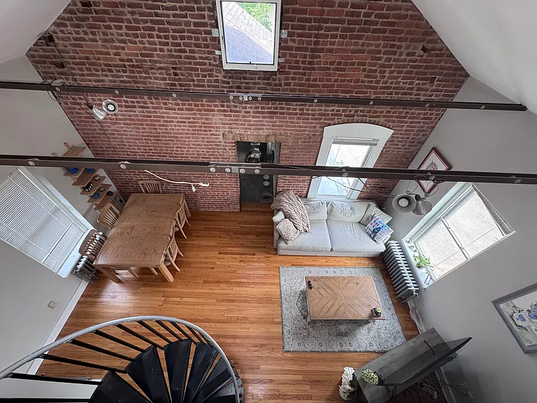 39 Davenport St #2 — Photo 4
