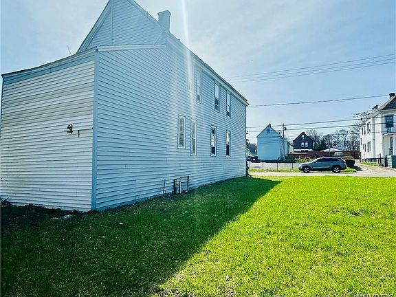 3rd image of 31 Earl Pl
