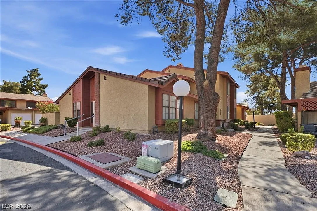 3 bed, 3.0 bath, 1488 sqft, $2,063 — Photo 1