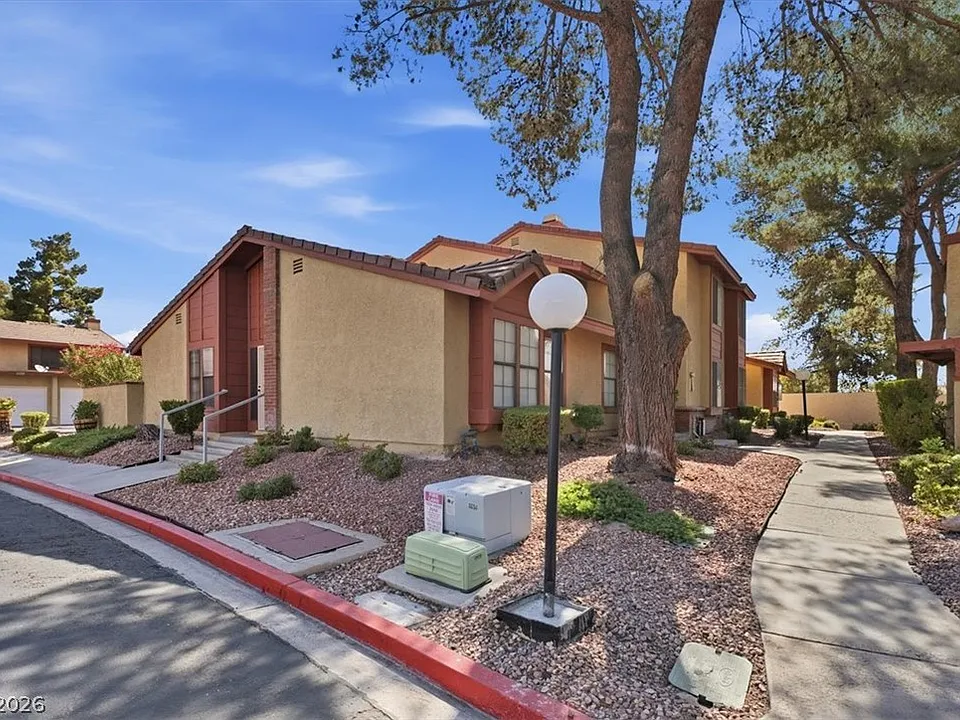 2410 Pickwick Dr