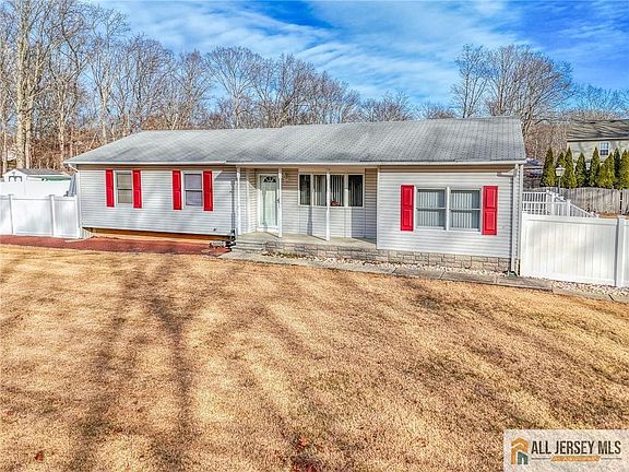 3rd image of 563 Indiero Rd