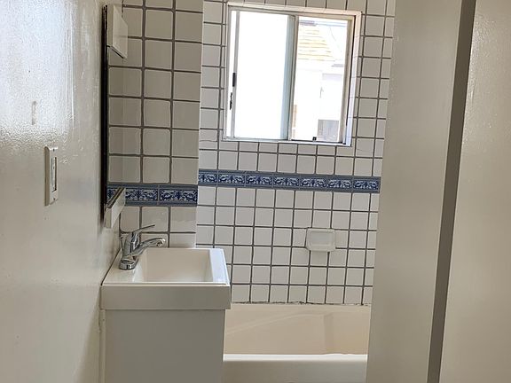 5th image of 1454 1/2 Silverlake Dr