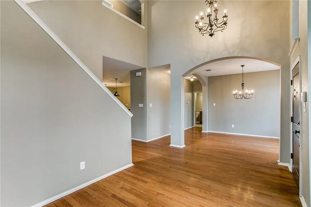 4 bed, 2640 sqft, $2,900 — Photo 4
