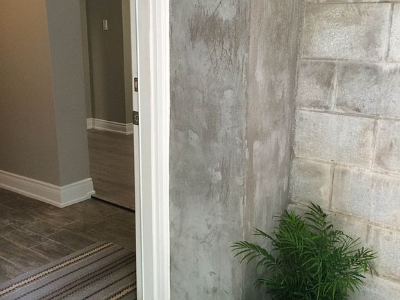 3rd image of 373 Markham St #5