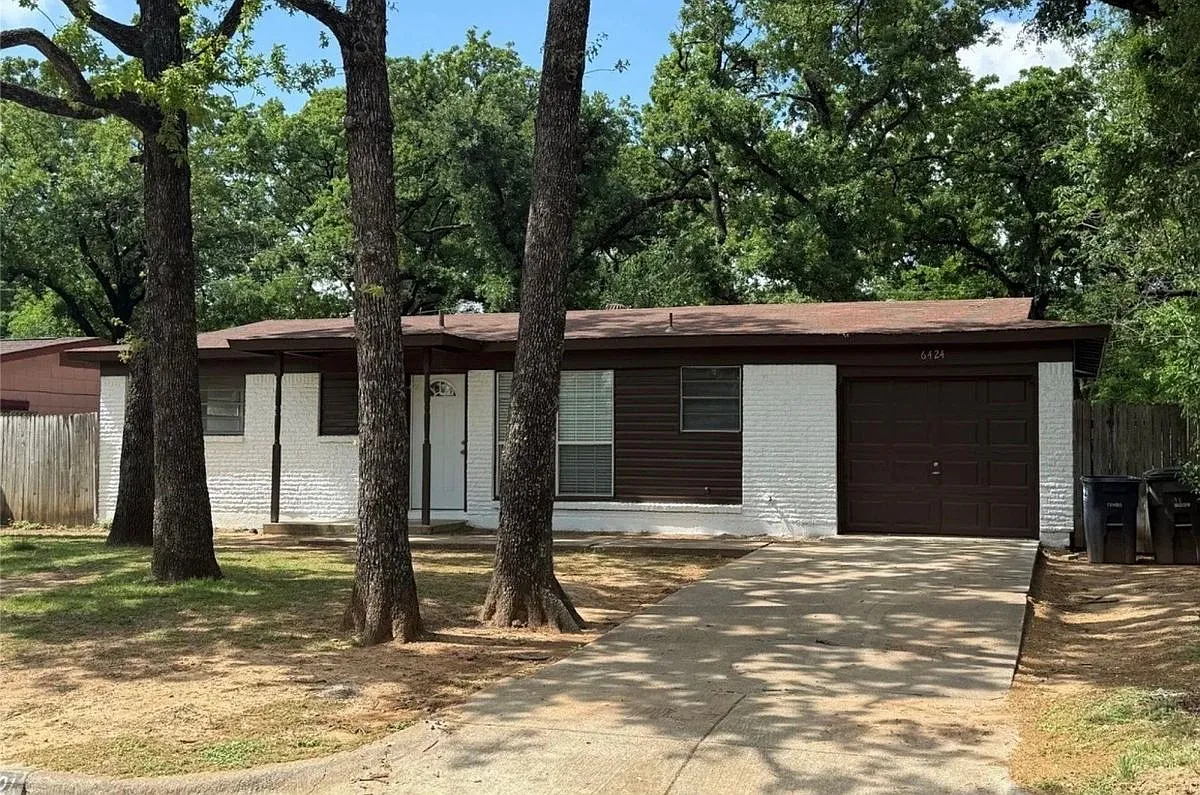 3 bed, 1.0 bath, 900 sqft, $1,620 — Photo 1
