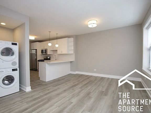 3rd image of 3930 N Janssen Ave #2