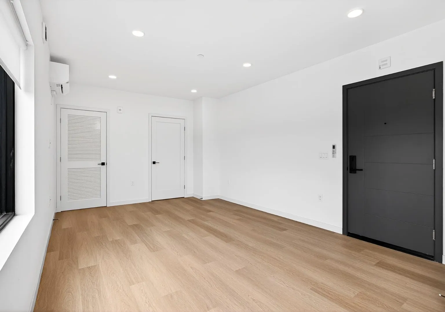 6115 Romaine St - 301 — Photo 2