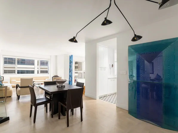 150 East 69th Street image 3 of 14