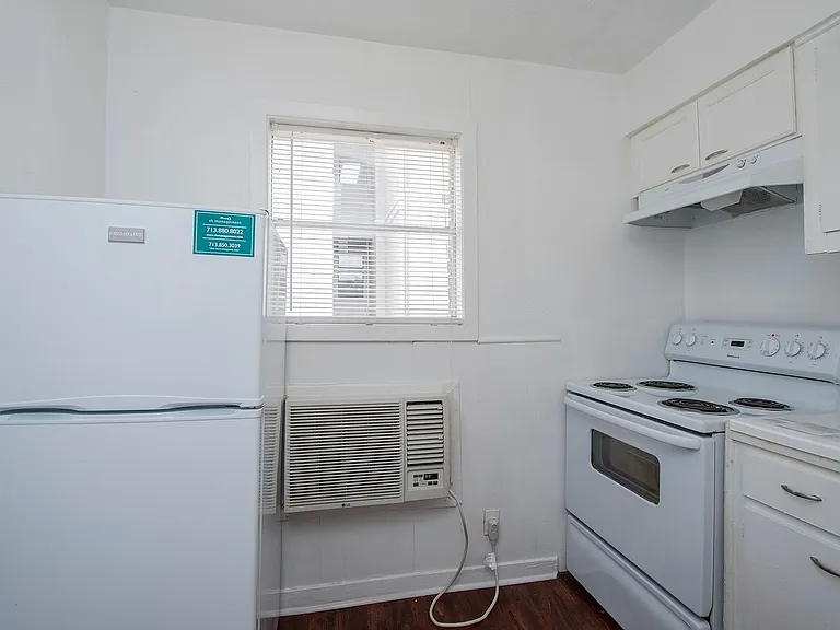 1419 Hyde Park — Photo 23