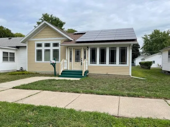 366 E 9th St, Winona, MN 55987