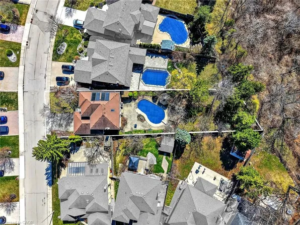 72 National Dr, Hamilton, ON L8G 5A8