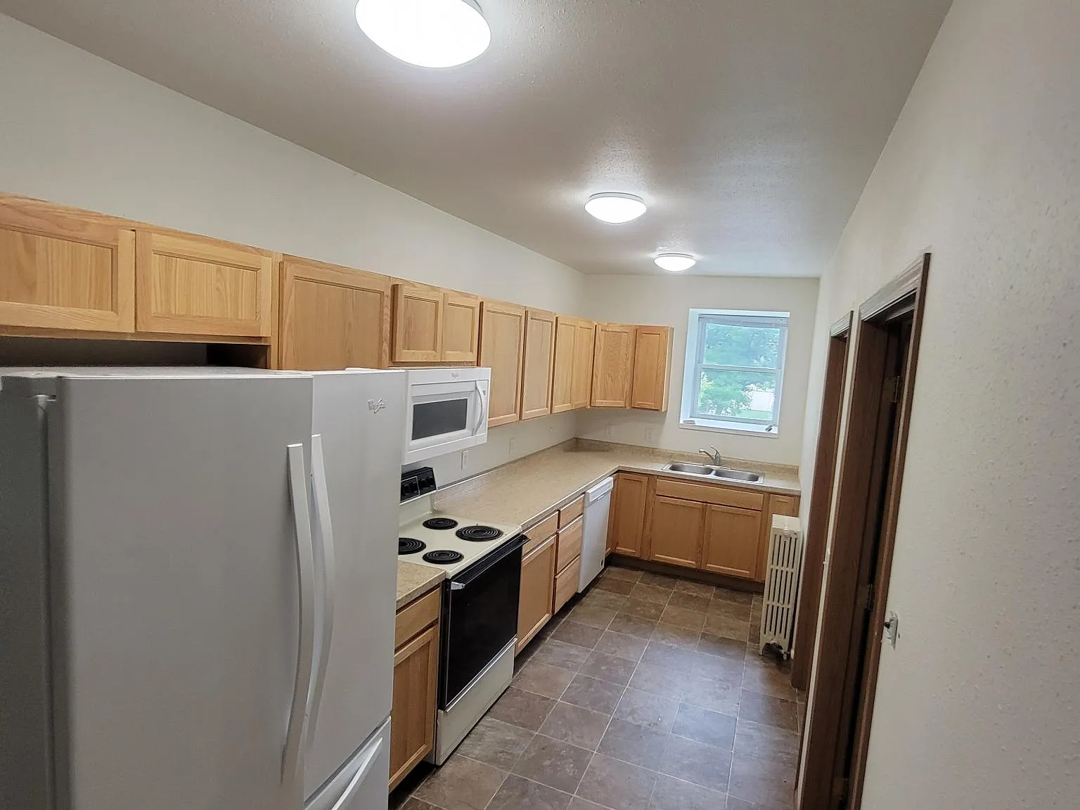 373 Main St — Photo 2