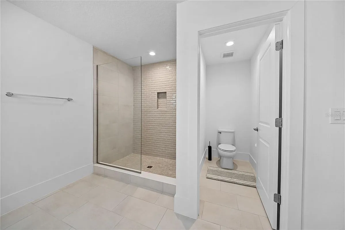 4 bed, 3.0 bath, 3408 sqft, $4,100 — Photo 3