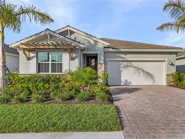 379 Grace Bay Ln, Naples, FL 34114