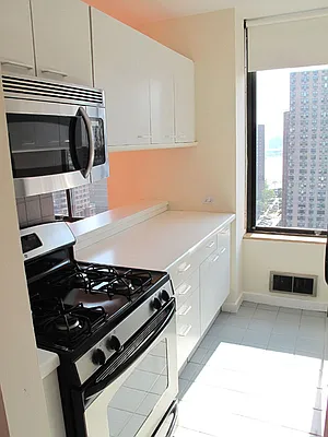 Rented by Rich Associates Real Estate LLC | media 14