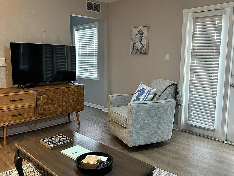 239 Seahorse Dr SE #B — Photo 11