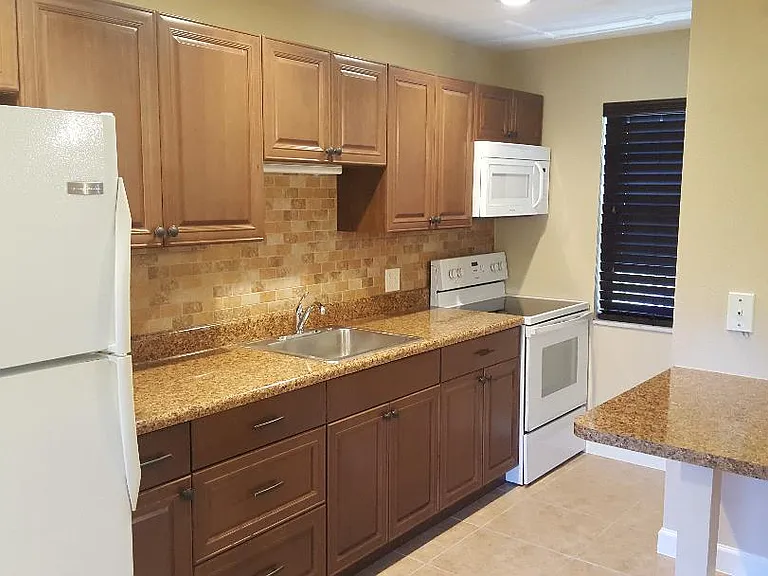 1041 SE Monterey Rd #B17 — Photo 12