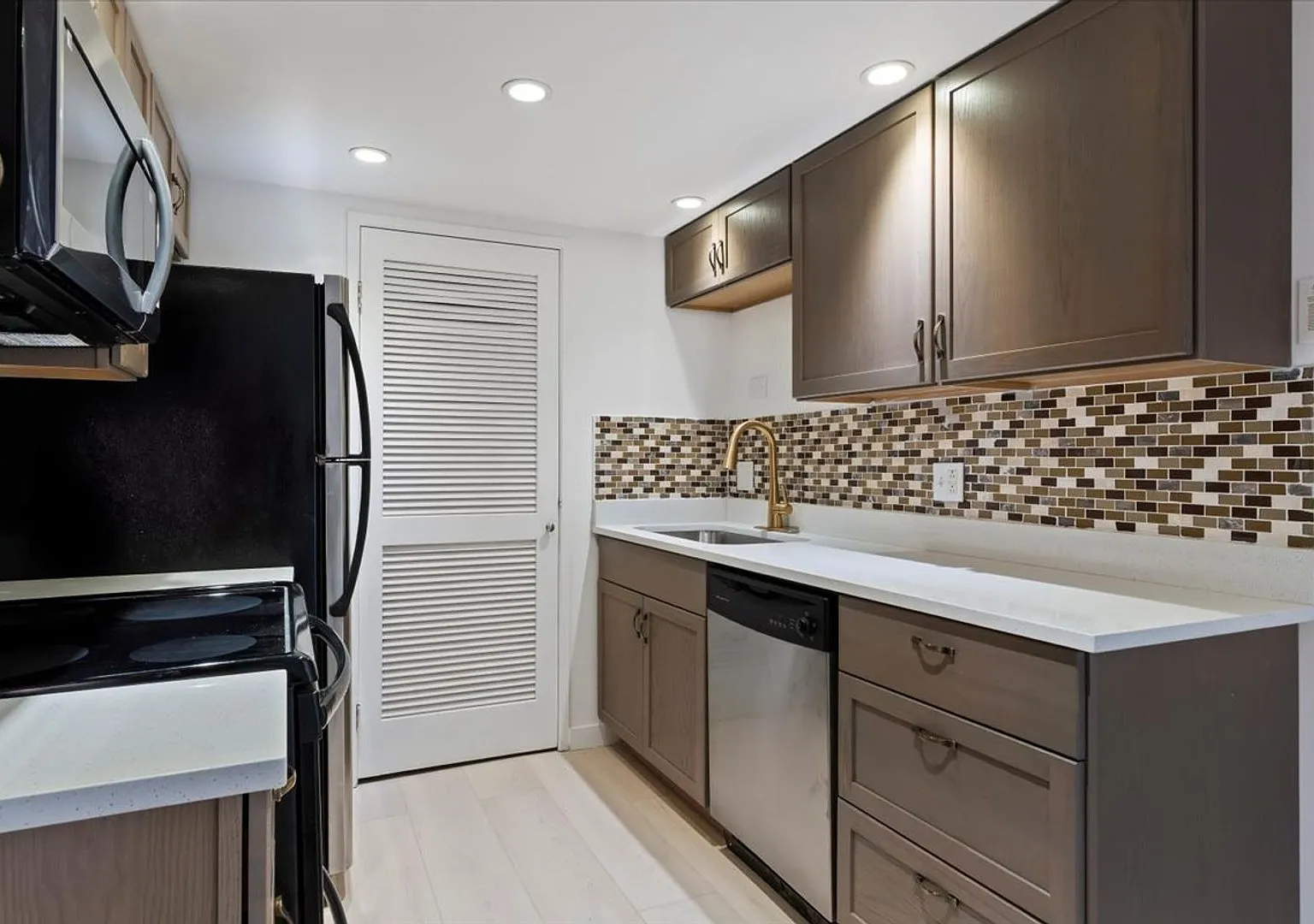 Remodeled 1 Bedroom Condo In Salt Lake — Photo 2