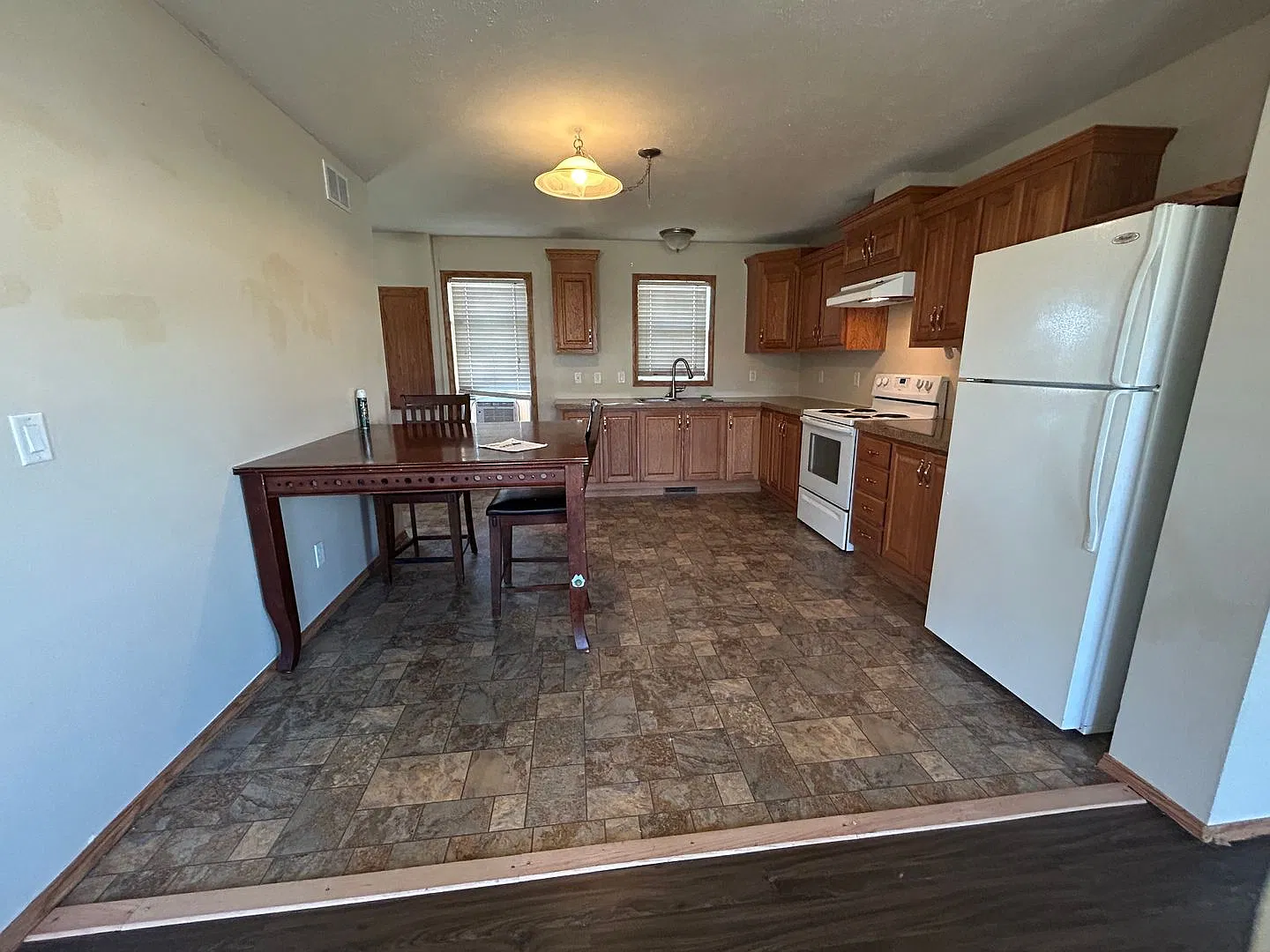 Cute 3 bedroom Duplex for Rent! — Photo 2
