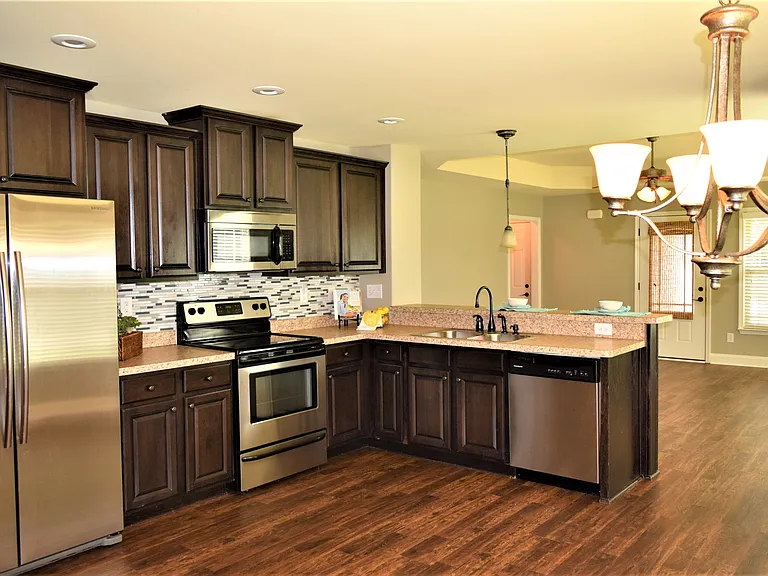 5021 Montauk Trl SE — Photo 2