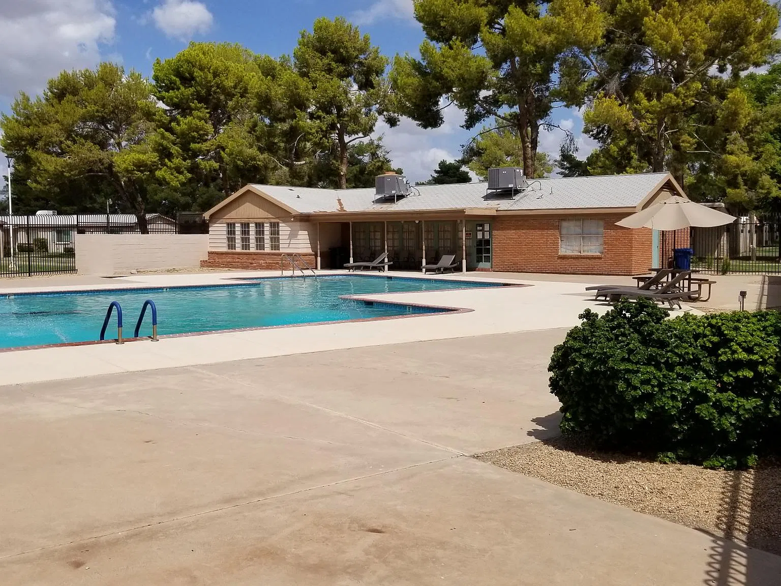 850 N Date — Photo 2