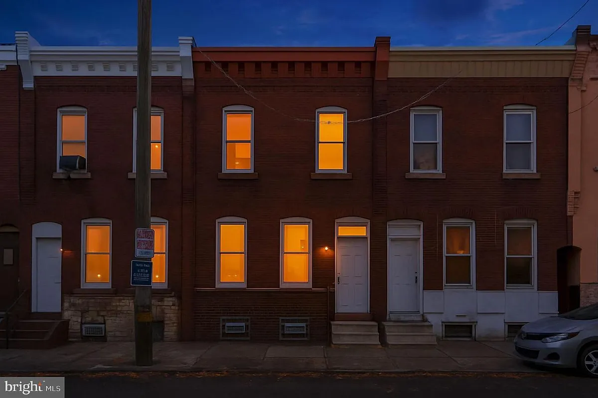 Building Photo - 2062 E Stella St