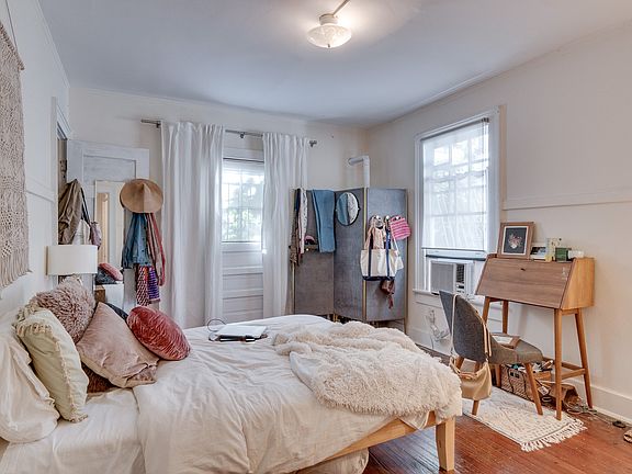 4th image of 1909 Bordeaux St #C
