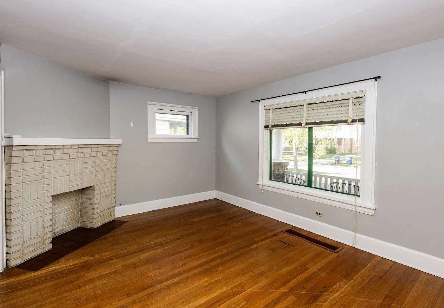 2 bed, 1.0 bath, 900 sqft, $1,150 — Photo 2