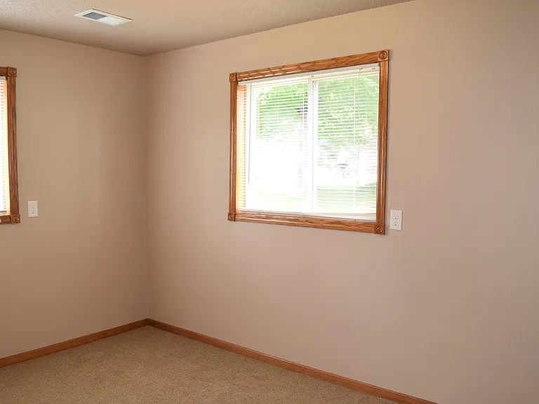 304 1st Ave SE #1 — Photo 6