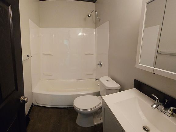 3rd image of 370 N Columbus St