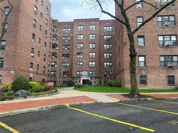 2 Fisher Drive #205, Mount Vernon, NY 10552