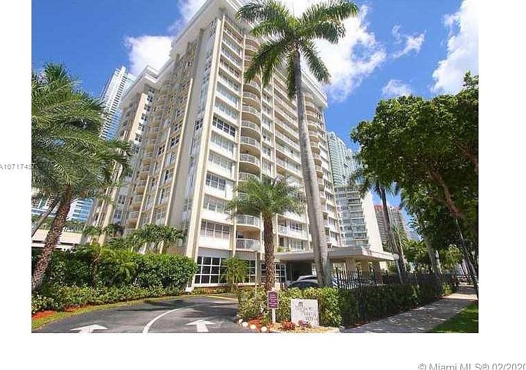 1st image of 1420 Brickell Bay Dr APT 807