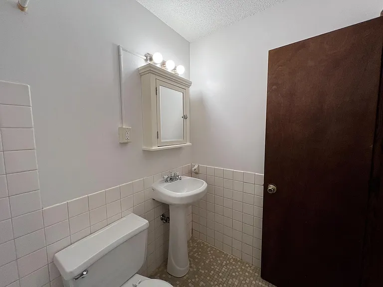 2535 Clinton Ave — Photo 11