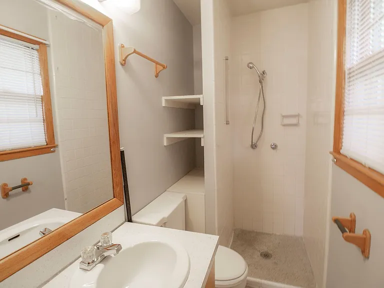 1303 Smiley Ln — Photo 5