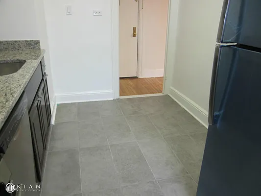 Rented by Kian Realty | media 10