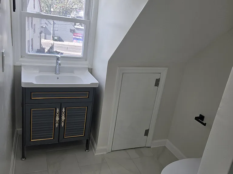 13 Vermont Ave — Photo 9