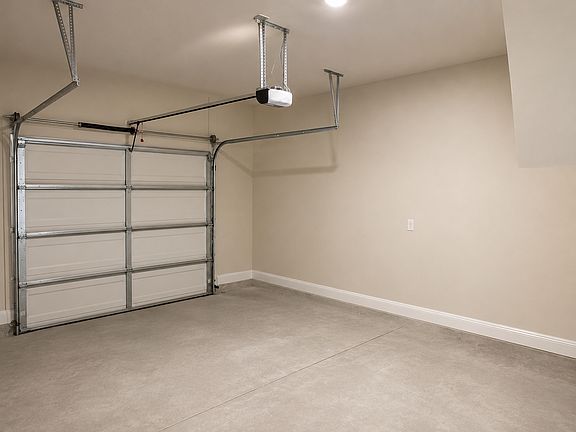 4th image of 13623 Logan Pl