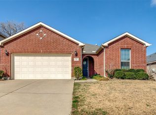 912 Blackberry Trl, Fort Worth, TX 76120