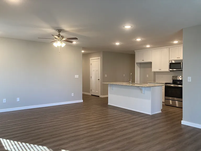 1411 W Jay St — Photo 4