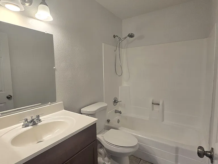4205 Noyer Ln — Photo 11