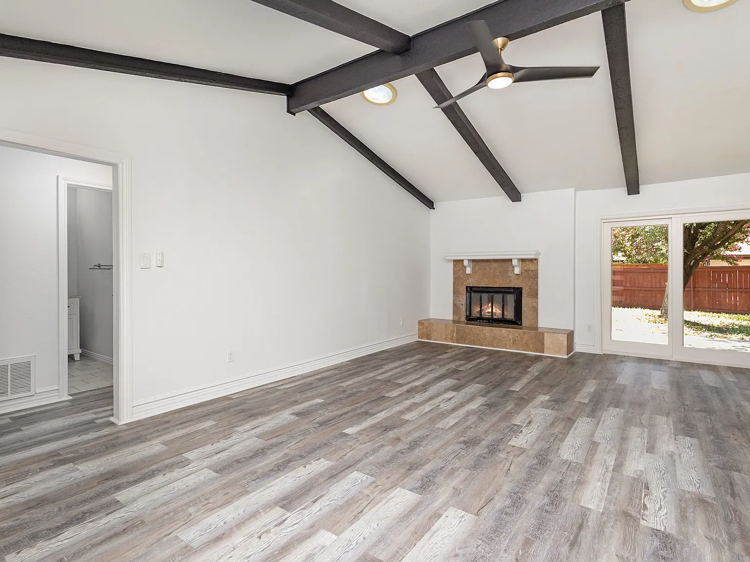 4 bed, 2397 sqft, $2,790 — Photo 4