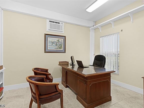4th image of 2096 Macadamia St