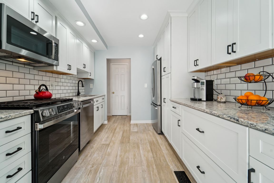 Barker St 302-018