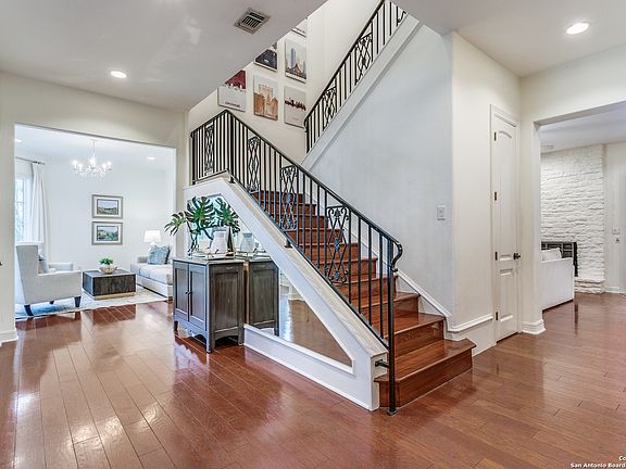 5th image of 701 Garraty Ct.