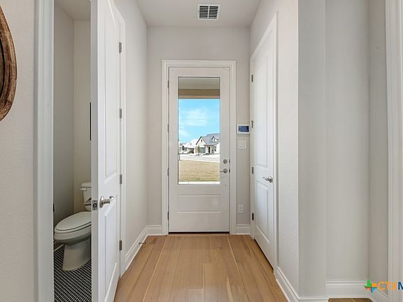 3rd image of 618 Chambray Rd