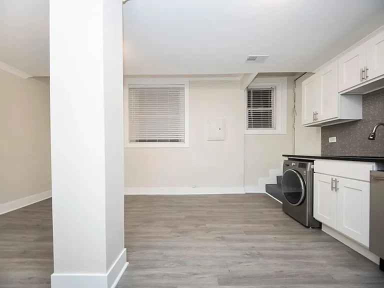 648.5 W Roscoe St #GD — Photo 8